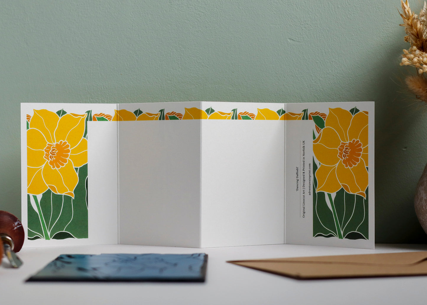 Dancing Daffodil Garland Card | Single Card & Envelope