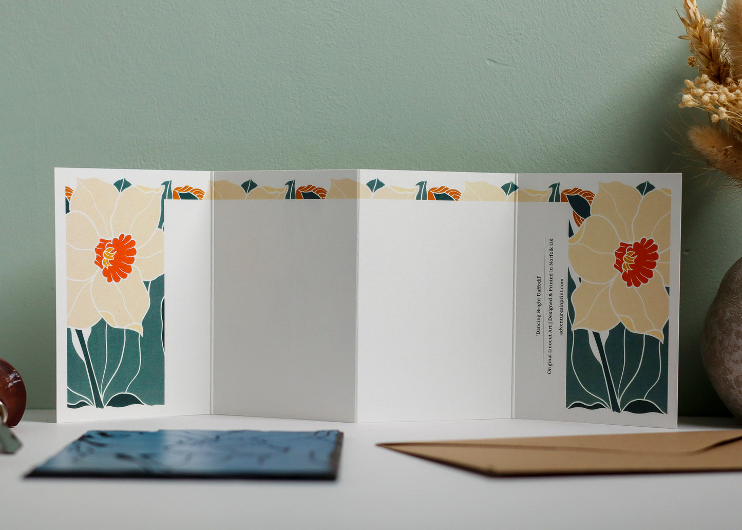 Dancing Bright Daffodil Garland Card | Single Card & Envelope