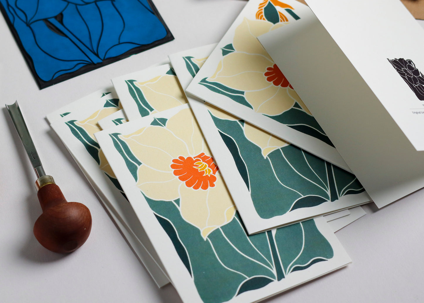 Dancing Bright Daffodil | Set of 8 Notecards & Envelopes